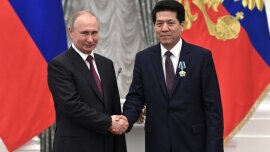 Vladimir Putin and Li Hui, photo - Wikipedia