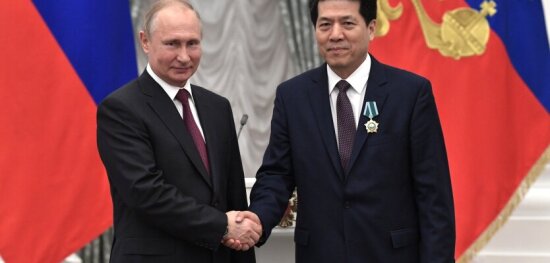 Vladimir Putin and Li Hui, photo - Wikipedia