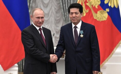 Vladimir Putin and Li Hui, photo - Wikipedia