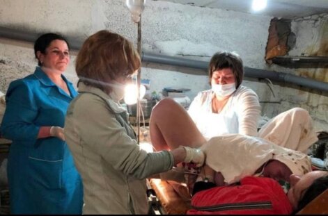 Ukrainian woman is giving birth to child in a bomb shelter