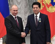 Vladimir Putin and Li Hui, photo - Wikipedia